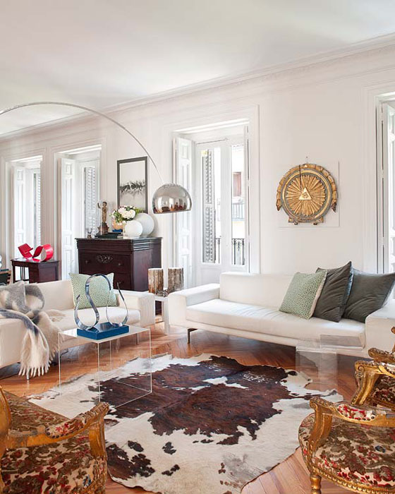 Arroyo-Arquitectos-living-room-mod-classic-cowhide
