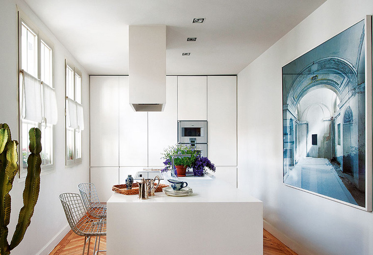 European-elegance-livable-luxury-by-Luis-Puerta-kitchen-modern-white-cabinets-contemporary-art-Bertoia-barstools.jpg