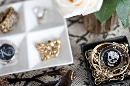 Luxe-Link-photo-shoot-styling-home-jewelry-vignette-by-Erika-Brechtel