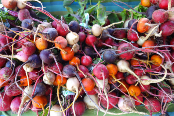 wellness wisdom April Norris spring detox radishes farmers market photo by Daderot via WikiCommons