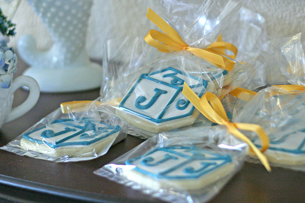 Vintage Chic Baby Boy Shower: cookie favors